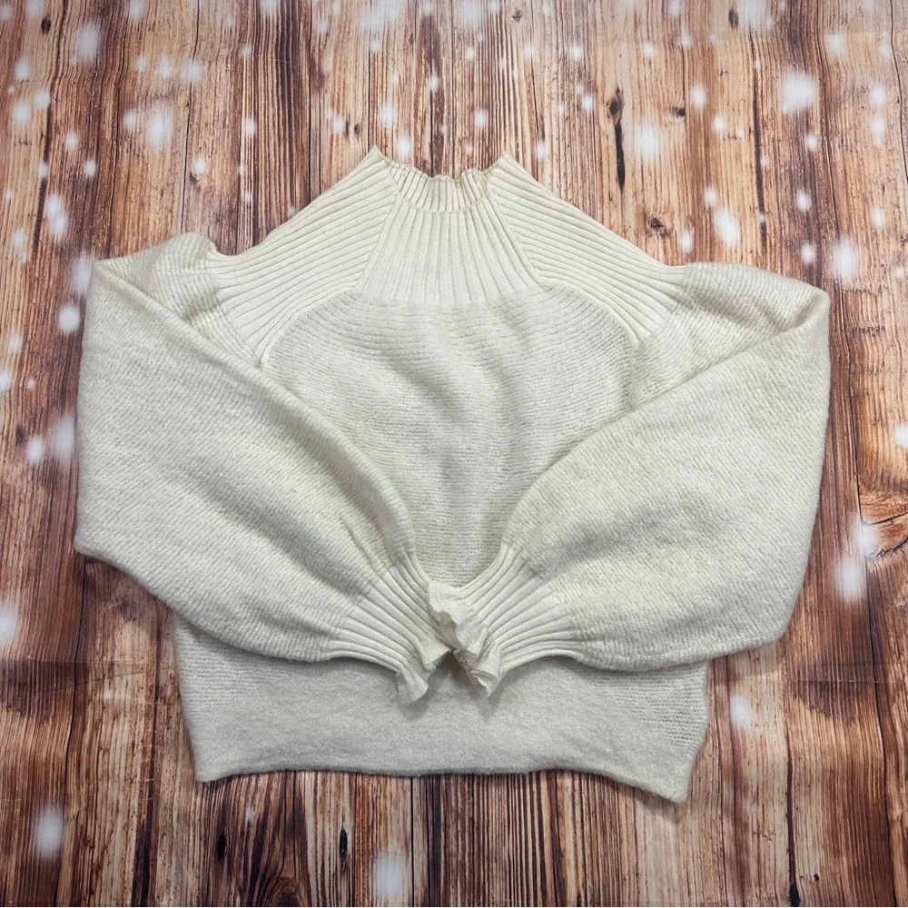 Free People Crop  Sweater Size Small